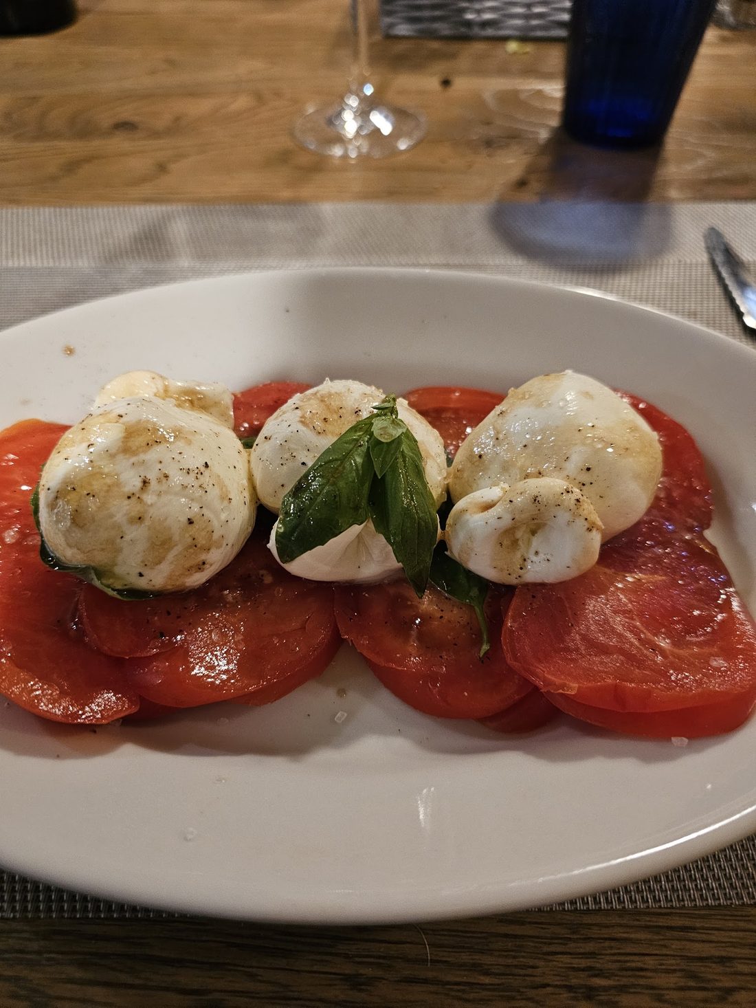 Caprese de tomates et mozzarella di bufala
